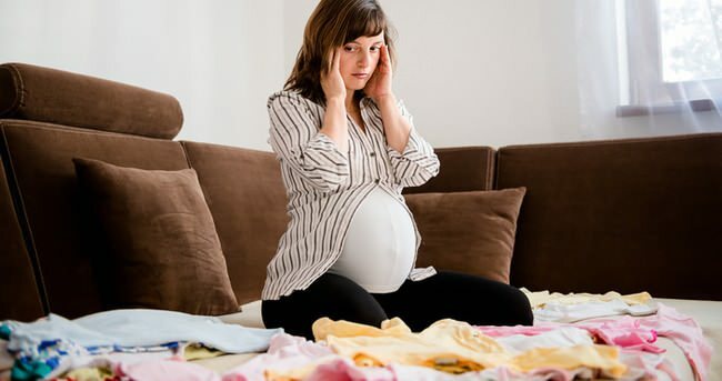 Schwangere, die Angst vor der Geburt haben