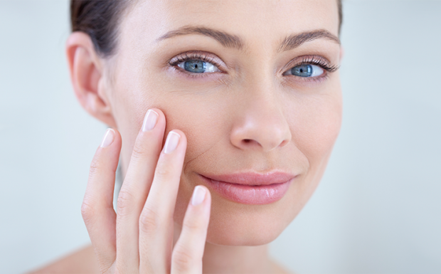 5 Möglichkeiten, die Haut auf Make-up vorzubereiten