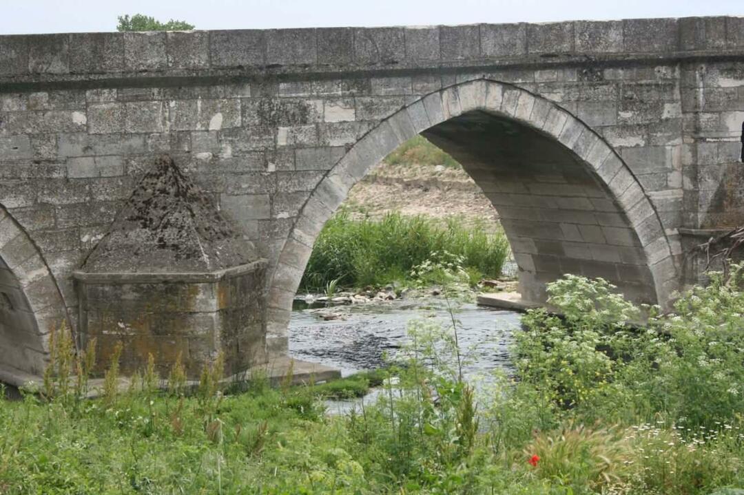Rahmen von Sokullu Mehmet Pasha Bridge