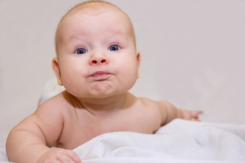 Wann sollte die Zunge bei Säuglingen geschnitten werden?