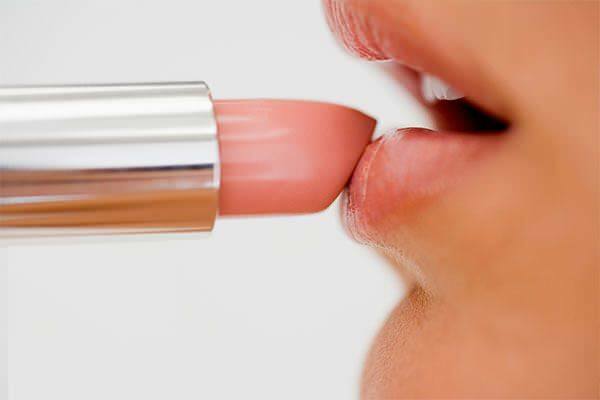 Bricht das Auftragen von Lippenstift das Fasten?