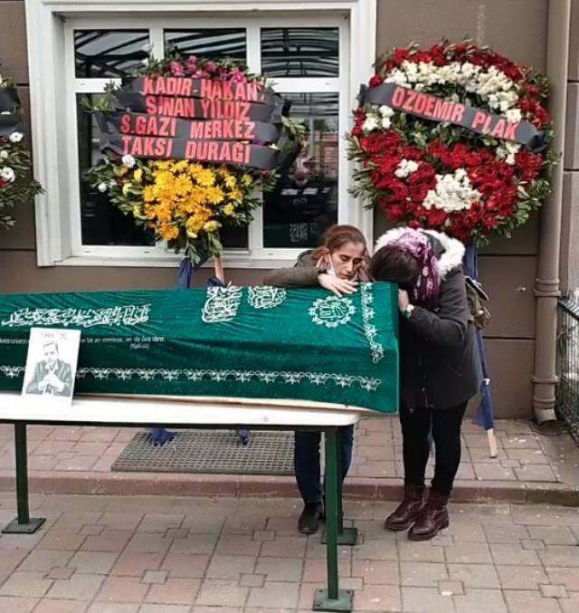 Abschied von Engin Nurşani mit Schmerzen! Seine Frau umarmte den Sarg und weinte frei