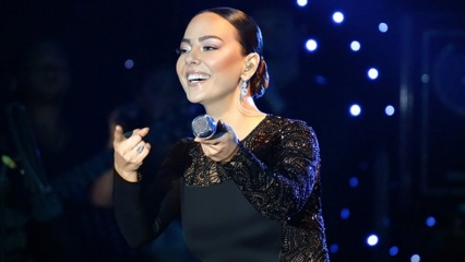 Ebru Gündeş betrat zum ersten Mal die Bühne mit ihrem neuen Song!