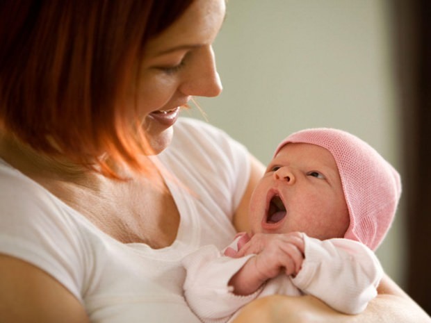 Symptome und Behandlung von fallendem Gaumen bei Säuglingen