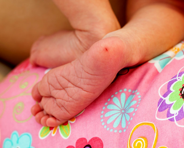 Fersenbluttest bei Säuglingen