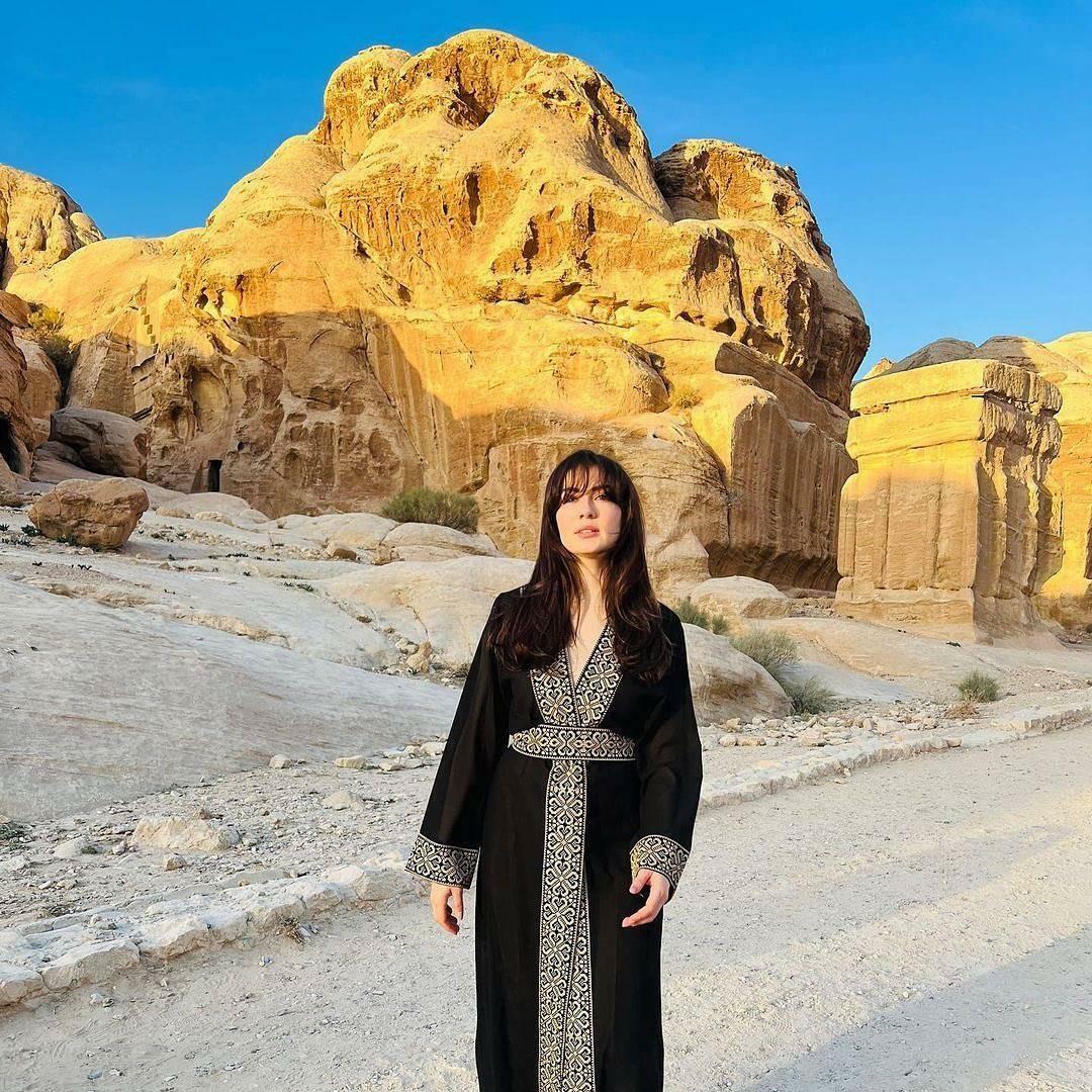 Burcu Özberk zeigte sich mit ihrem neuen Image in Jordanien.