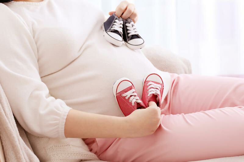 Wie entsteht eine Zwillingsschwangerschaft? Zwillingsschwangerschaftssymptome
