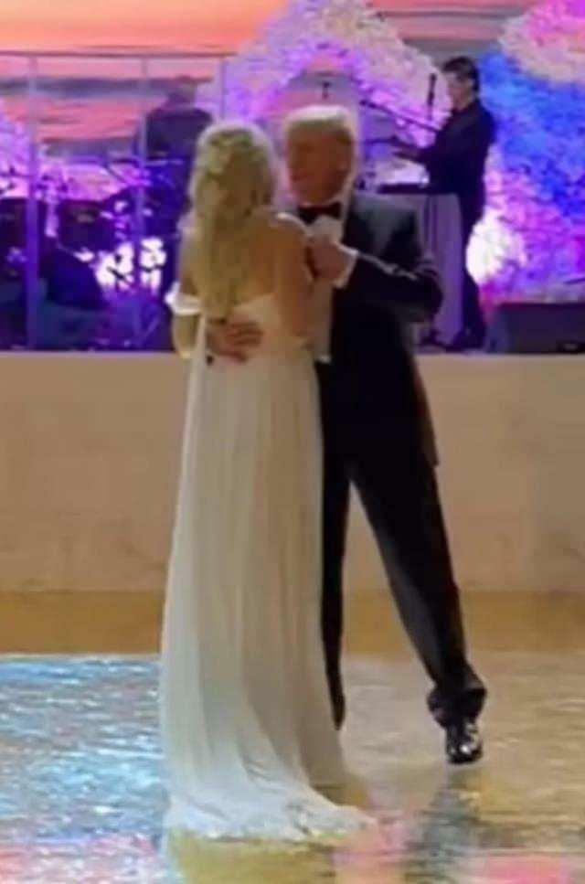 Tiffany tanzte mit ihrem Vater