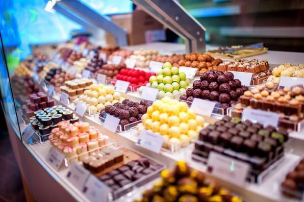 Wo kann man festliche Schokolade und Zucker kaufen?