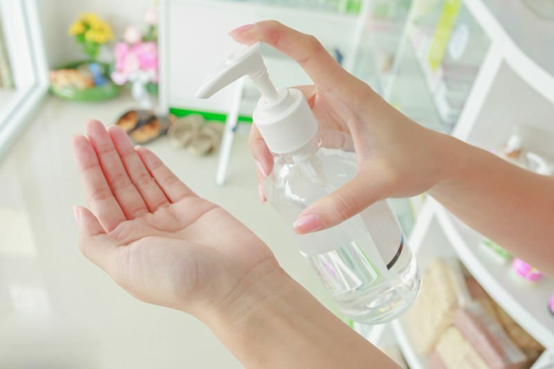 Wie macht man Händedesinfektionsmittel mit natürlichen Methoden zu Hause?