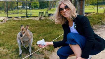 Schauspielerin Zerrin Tekindor fütterte ein Känguru mit ihren eigenen Händen!