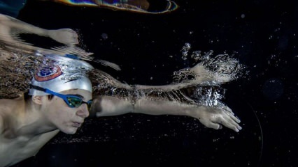 Gewann 100 Medaillen im Schwimmen, besiegt von der Angst vor Wasser!
