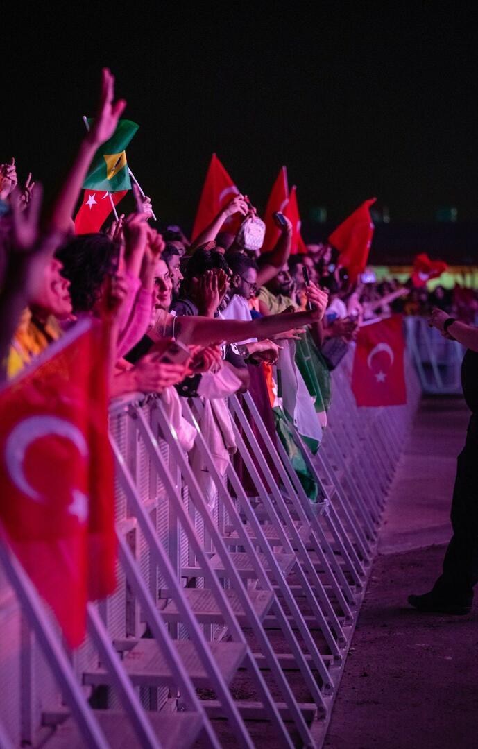 Zeynep Bastik traf ihre Fans in Katar