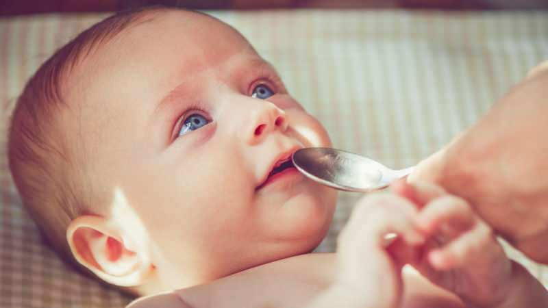 Sollte das Baby mit rezeptpflichtigen Babys Wasser erhalten?