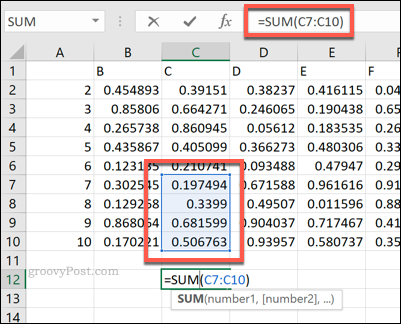 Eine Excel-SUMME-Formel unter Verwendung eines Zellbereichs