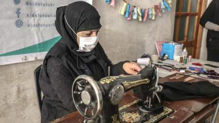 Die von freiwilligen Schneidern aus Idlib reparierten Kleidungsstücke werden zu einem Fest für Kinder