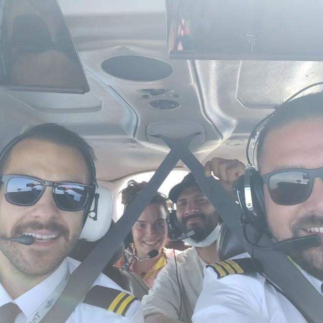 Pilot Ümit Erdim flog auf seiner ersten Reise berühmte Namen! Oğuzhan Koç und Demet Özdemir ...