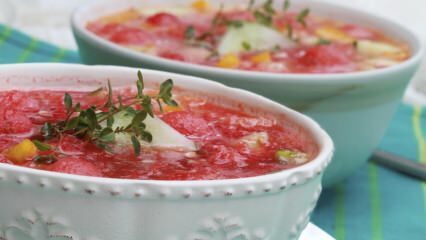 Wie macht man eine leckere Wassermelonensuppe?