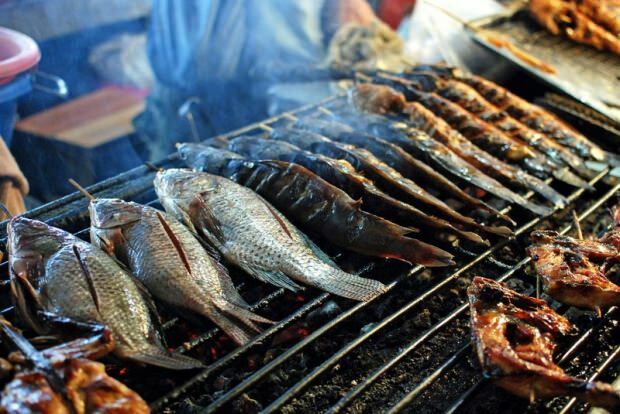 Fleisch auf dem Grill machen