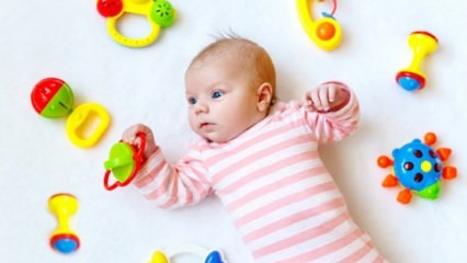 Was sollte das erste Alter Spielzeug von Babys sein?