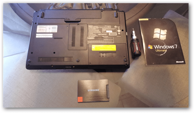 Laptop, SSD, Schraubendreher, Windows-Festplatte