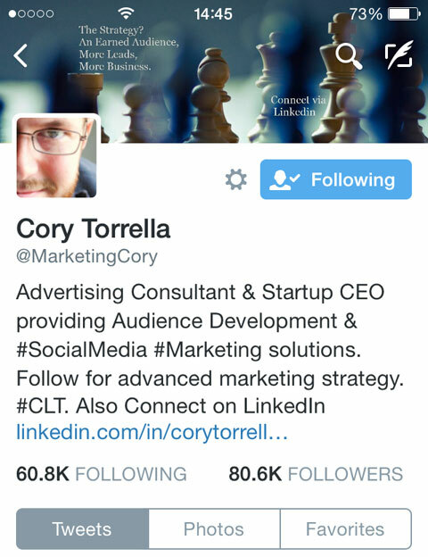 Cory Torrella Twitter Bio auf dem Handy