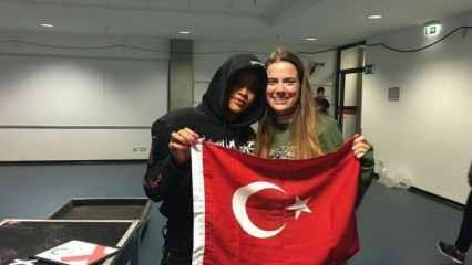 Geste der 'türkischen' Mädchen aus Rihanna!