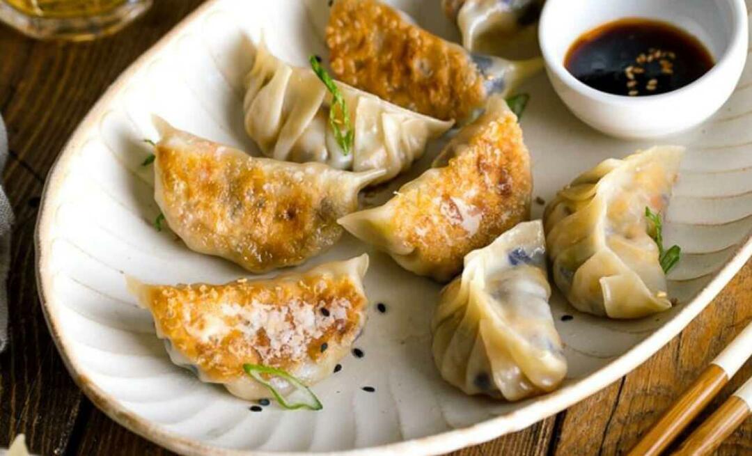 Wie man Gyoza macht Was ist das Rezept für japanische Ravioli-Gyoza? Hier sind die knusprigen und saftigen Ravioli...