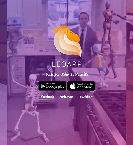Dies ist ein Screenshot der Homepage der Leo AR-App. Der Hintergrund ist lila gefärbt und zeigt einen Mann, der in seiner Küche mit einem animierten Skelett tanzt, ein animiertes Kind in einem gelben T-Shirt und Shorts sowie einen animierten Android. In der Mitte befinden sich der App-Name und die Schaltflächen zum Auffinden der App in Google Play und im App Store.
