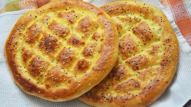 Wie macht man die einfachste Ramadan Pita? Zu Hause Ramadan-Muffins zubereiten