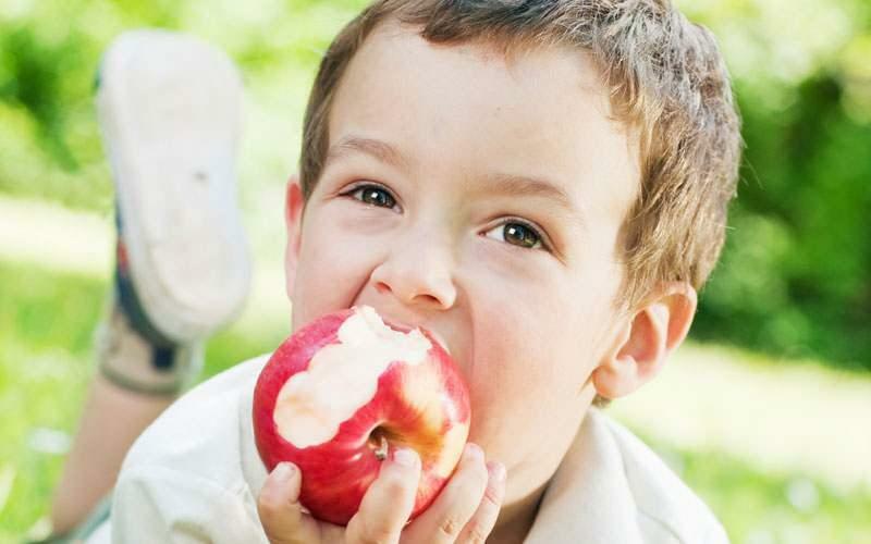 Verzehr von frischem Obst und Gemüse für die Zahngesundheit bei Kindern