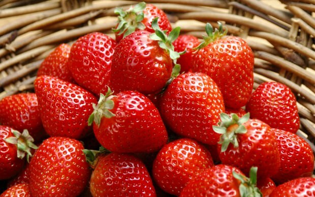 Unbekannte Vorteile von Erdbeeren für die Haut! Wie wird Erdbeeröl auf die Haut aufgetragen? Hautpflege mit Erdbeeren ...