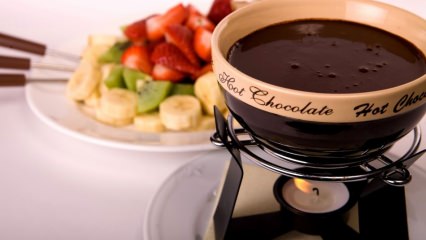 Macht das Essen von Fondue eine Gewichtszunahme? Schokoladenfondue-Rezept zu Hause