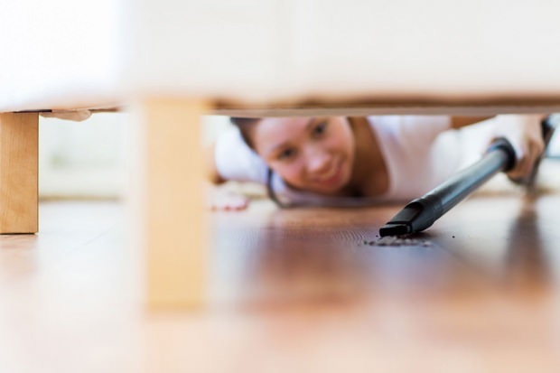 Wie unter dem Bett putzen? Tipps zur Bettreinigung