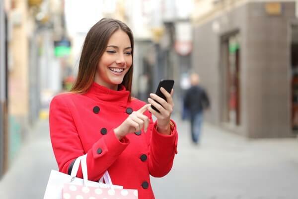 SMS-Nachrichten können dazu beitragen, den lokalen Fußgängerverkehr in Ihr Geschäft zu lenken.