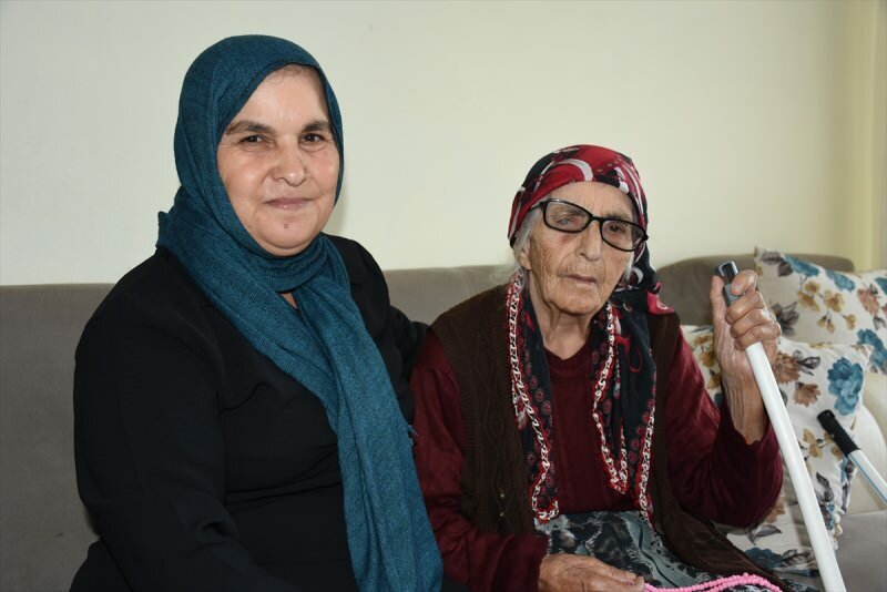 Die 95-jährige Fatma-Oma, eine Herz- und Blutdruckpatientin, besiegte Kovid-19