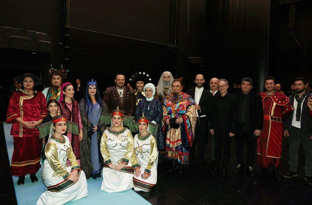 Emine Erdoğan hat sich die Turandot-Oper angesehen
