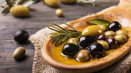 Was kann getan werden, um zu verhindern, dass die hausgemachten Oliven weich werden? Wie man Oliven lange hält