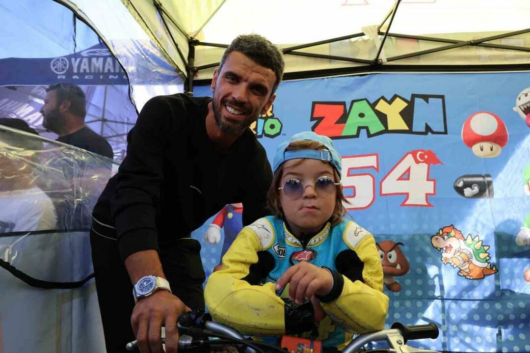 Meisterschaftsfreude von Kenan Sofuoğlus 4-jährigem Sohn Zayn!