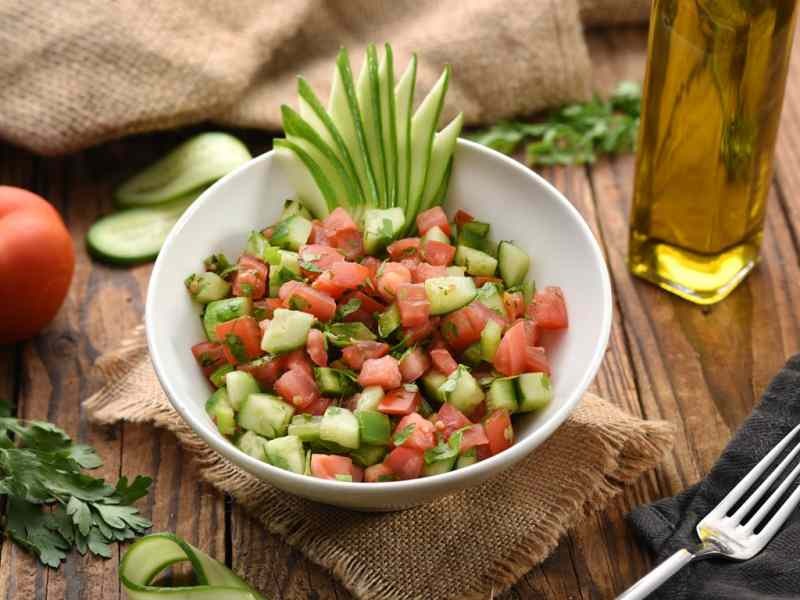 Wie macht man einen Hirtensalat? Diätetisches Hirten-Salat-Rezept