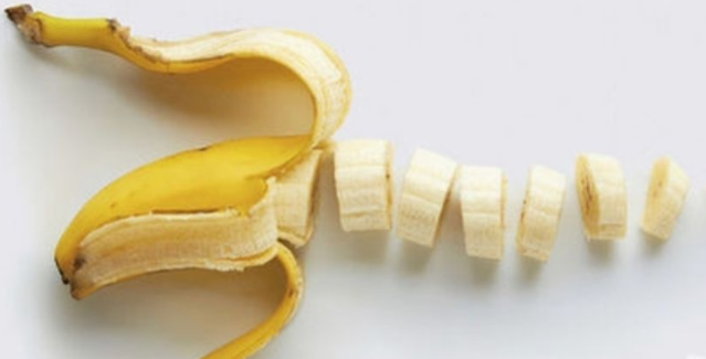 Bananenschale auf Hautflecken