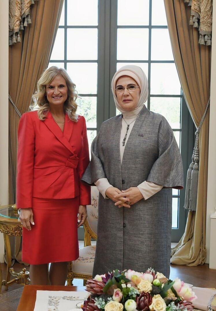 Emine Erdoğan traf sich mit der Frau des US-Botschafters in Ankara, Cheryl Flake
