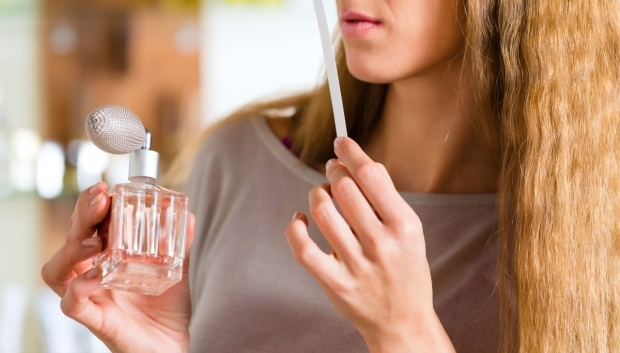 Wie verstehe ich gefälschtes Parfüm? Was sind die Schäden von gefälschten Parfums?