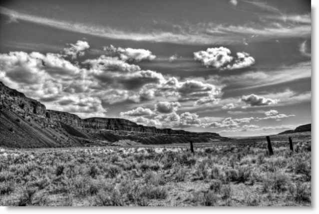Fotografie How-To Apertur und Tiefe des Feldes Bild Desert Mountains Schwarz und Weiß