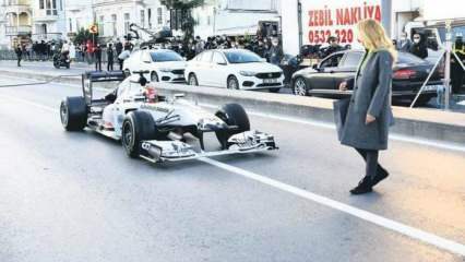 Burcu Esmersoy überstrahlt F1-Auto