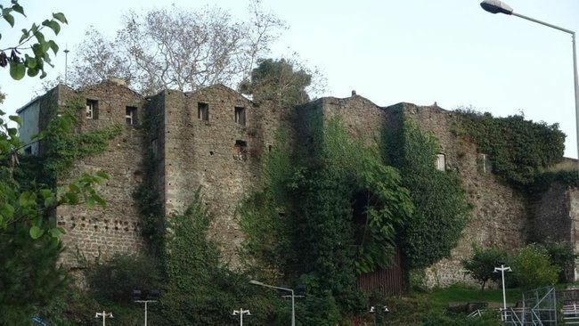 Überraschendes Ereignis in Balıkesir! Er erbte eine Burg von seinem Großvater, der der Gouverneur in Trabzon war