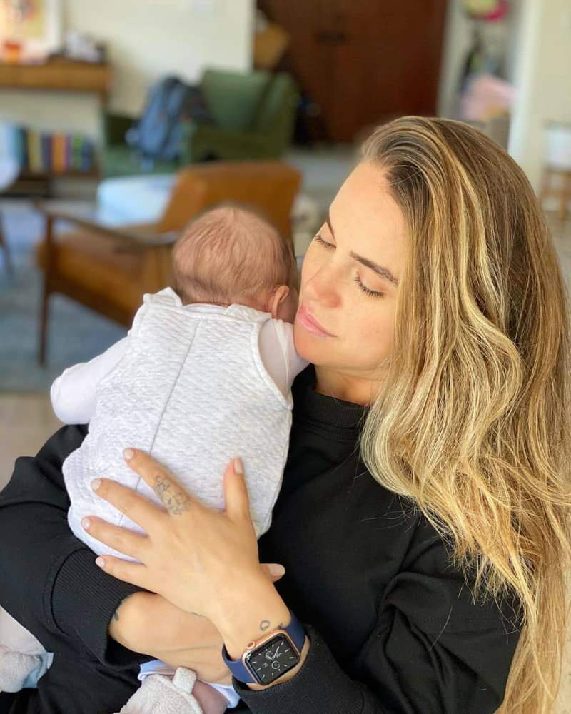Der Wechsel der Schauspielerin Ceyda Ateş, nachdem sie ihr Baby in die Arme genommen hat!