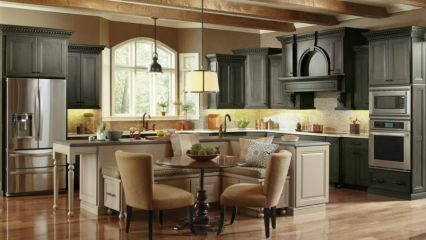 Dekorationsvorschläge, die einen Sitzbereich in Ihrer Küche schaffen