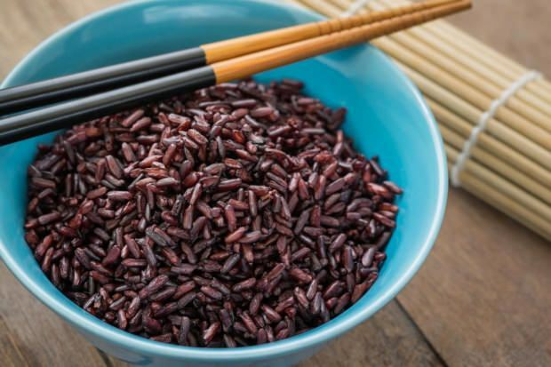 wie man schwarzen Reis konsumiert