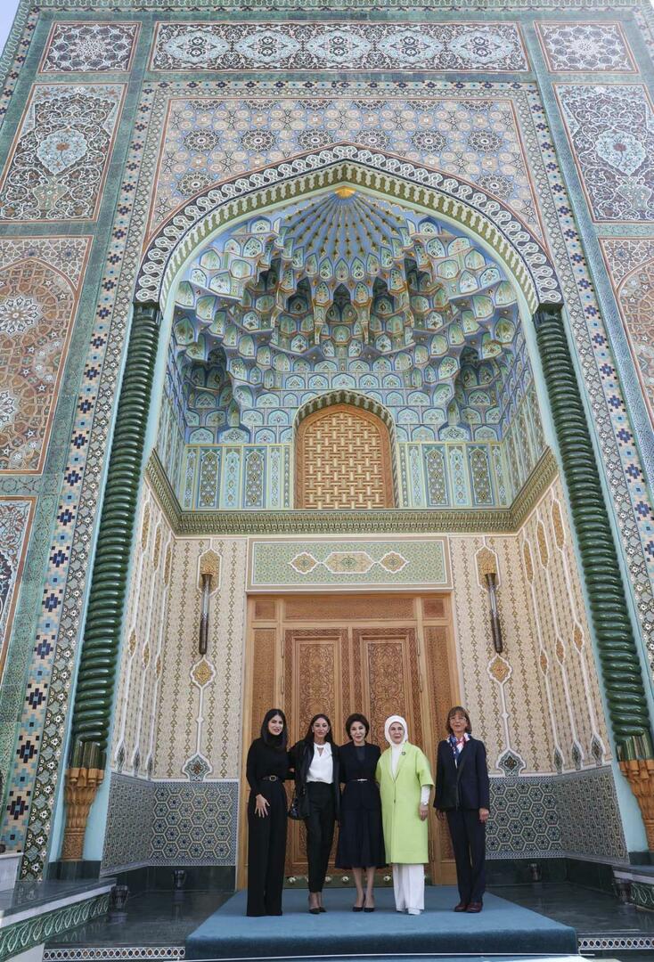 Emine Erdoğan teilte ihren Besuch in Usbekistan mit